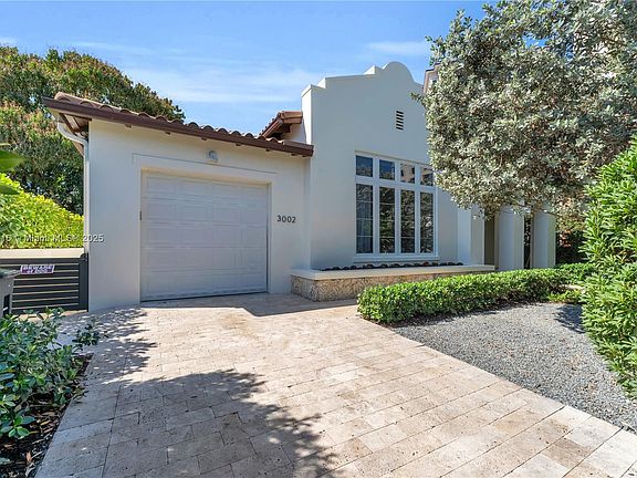 3rd image of 3002 Coconut Grove Dr