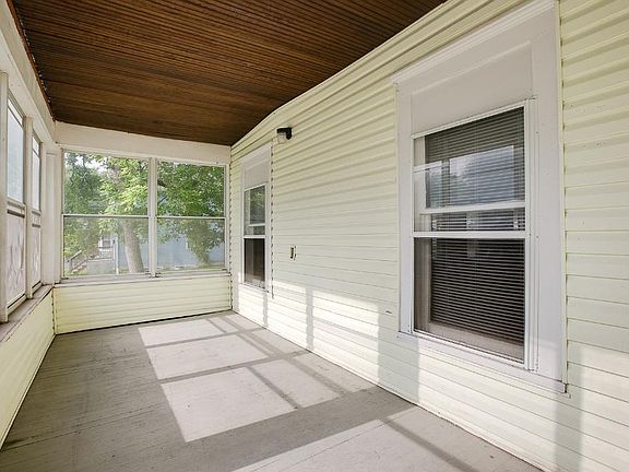 4th image of 2709 Emerson Ave N