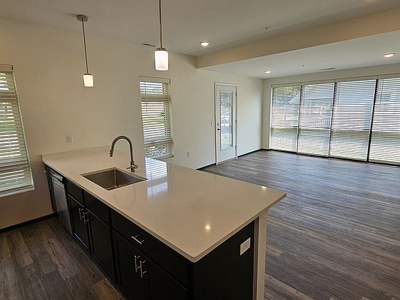 4th image of 416 E Cottage Grove Ave #102