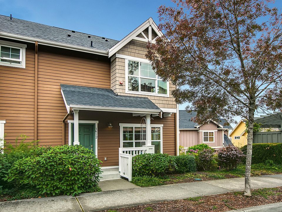 1st image of 1912 18th Ave NE