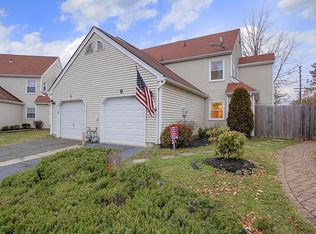 8 Cooper Ct, Freehold, NJ 07728