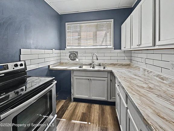 2nd image of 828 Cedar Ave APT 1