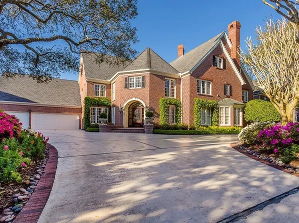 35 The Oval St