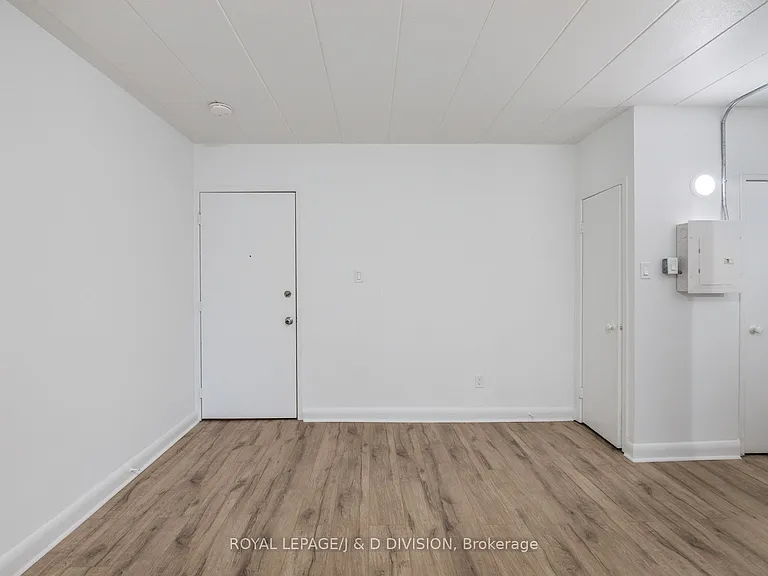 325 Sammon Ave #102 — Photo 3