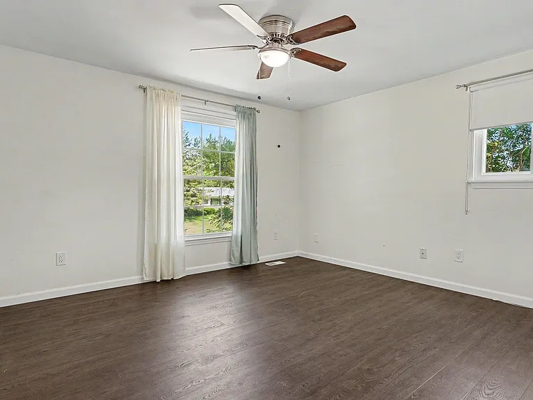 2735 Foster Ave — Photo 15