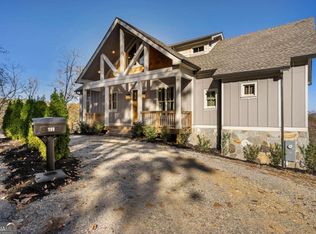 180 Mountain Tops Cir, Blue Ridge, GA 30513