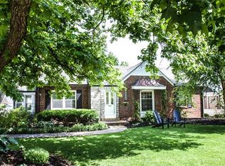 227 W Old Watson Rd, Saint Louis, MO 63119