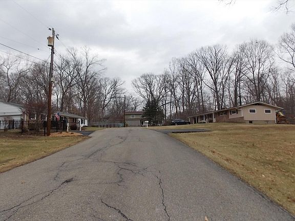 5th image of 718 Beechwood Ln
