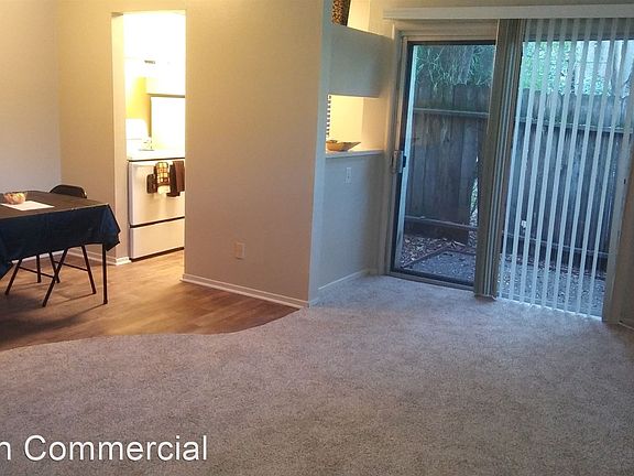 5th image of 2425 Capitol Ave APT J