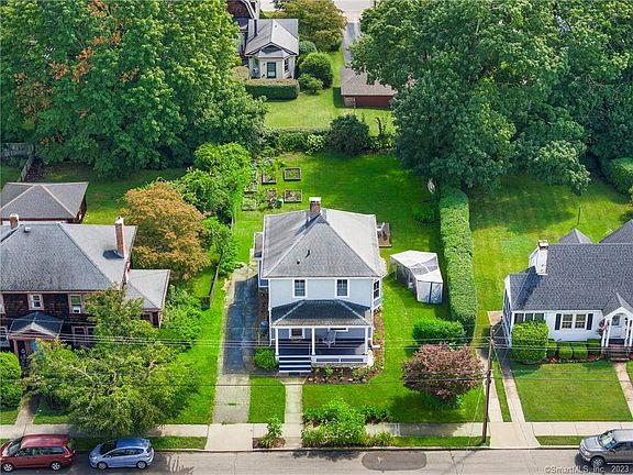 2nd image of 22 Courtland St