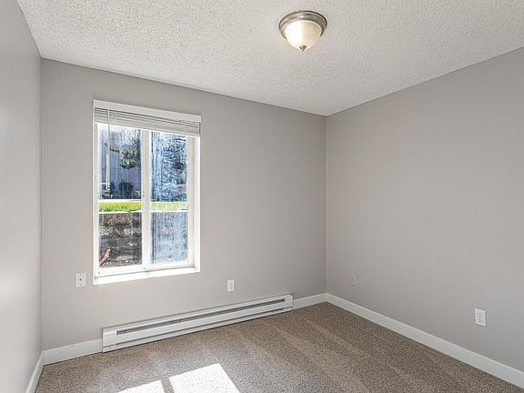 4th image of 1904 E South Riverton Ave