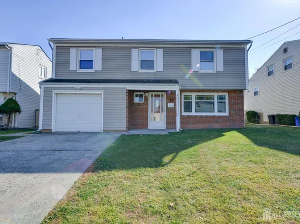 45 Willow St, Carteret, NJ 07008