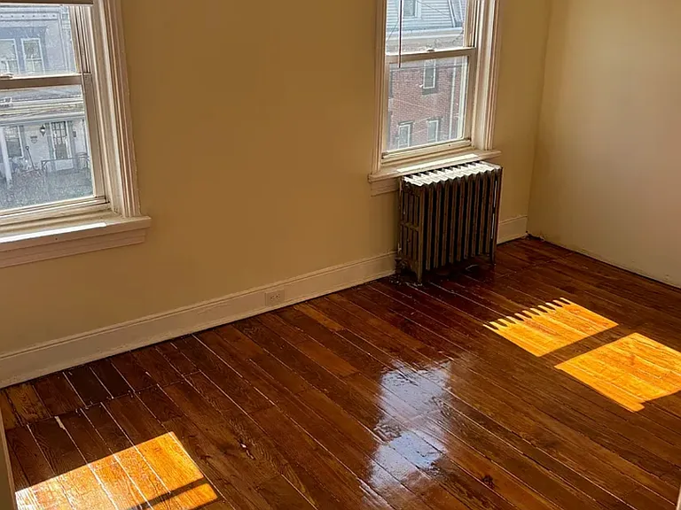 4742 Richmond St #2 — Photo 4
