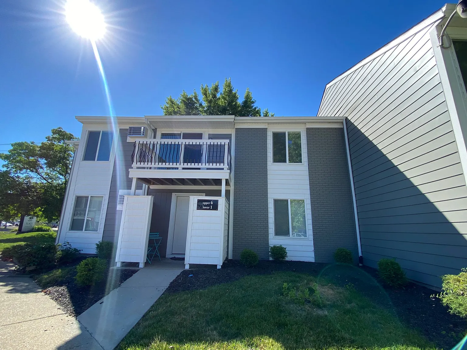 24 Flats — Photo 1