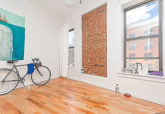 5th image of 1417 Bedford Ave APT 2