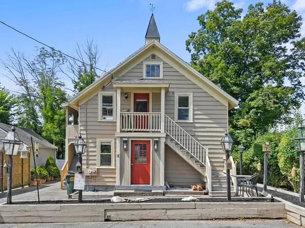 5 Snell St, Sturbridge, MA 01518