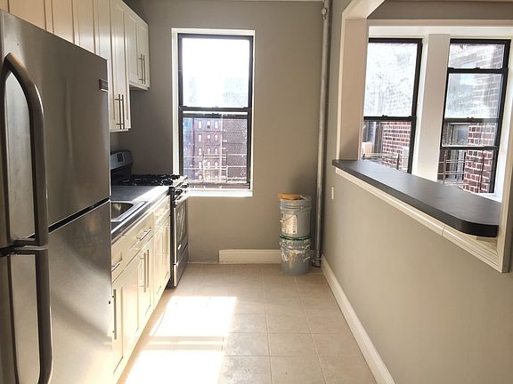 2nd image of 221 Linden Blvd APT B12