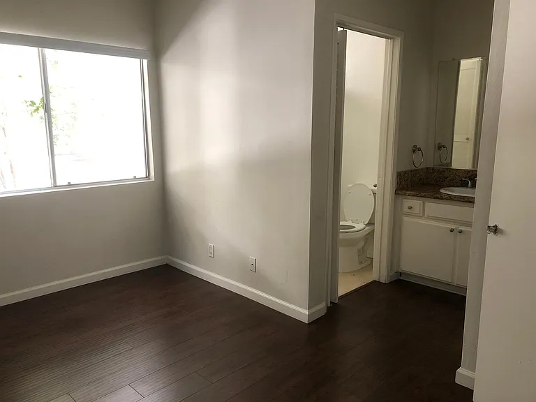11925 Riverside Dr #11 — Photo 6
