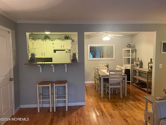 4th image of 330 Shore Dr E #24