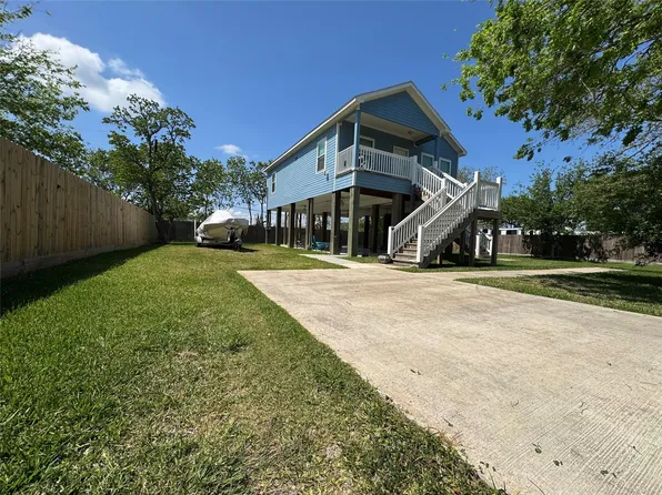 1126 3rd St, Dickinson, TX 77539