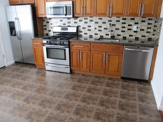 Rented by FlatFinders Realty | media 6