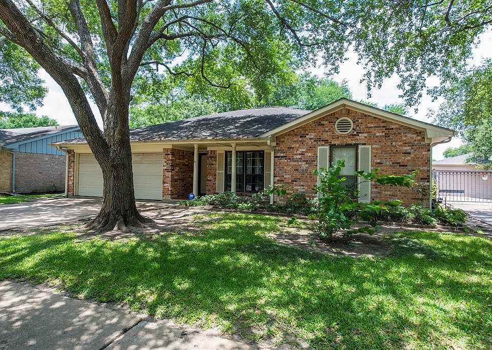 Single story living in a great location.