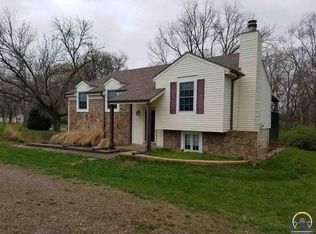 3436 NW Country Ln, Topeka, KS 66618