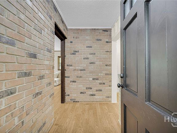 5th image of 231 Honeysuckle Drive