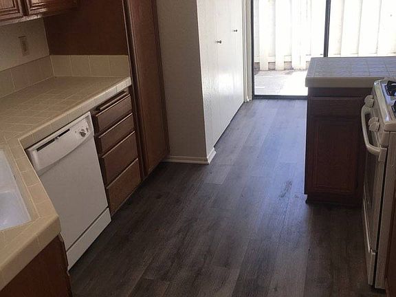 4th image of 494 Sobre Colinas Pl