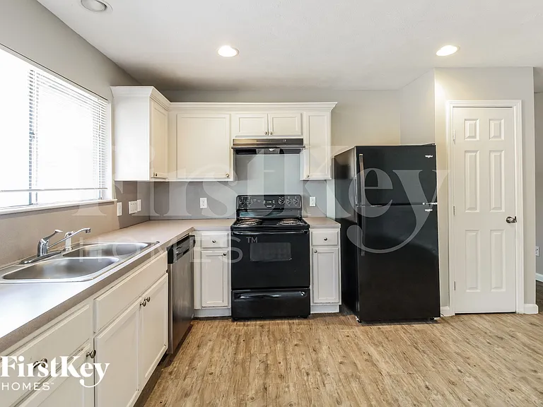 4427 Ravine Dr — Photo 6