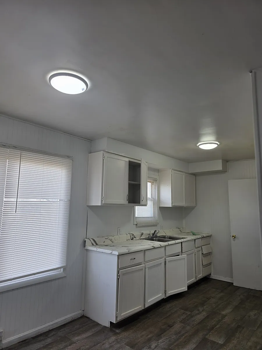 Building Photo - 4701 Birchcrest Dr