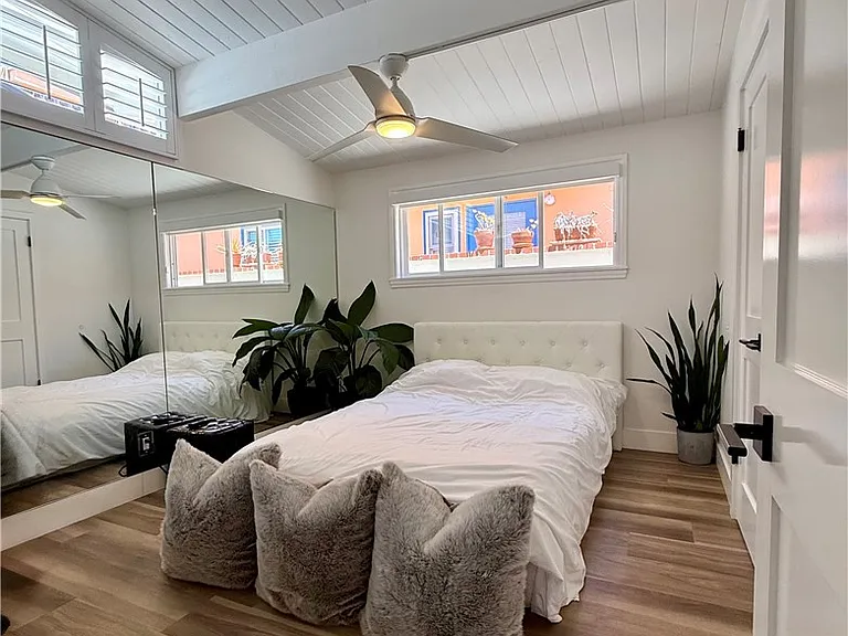 1140 W Balboa Blvd — Photo 5