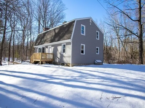 10 Boynton St, Pepperell, MA 01463