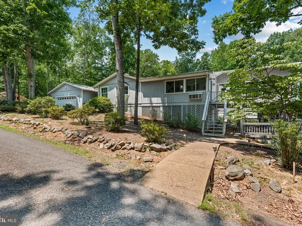 315 Wakefield Dr, Locust Grove, VA 22508