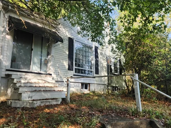 1952 Hubbard Masury Rd, Hubbard, OH 44425