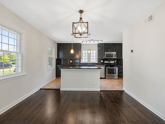 5th image of 1835 Pratt Ave