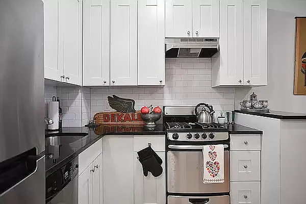 Rented by Charney Real Estate LLC | media 4