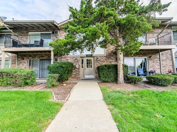 9S110 S Frontage Rd APT 26-108, Willowbrook, IL 60527