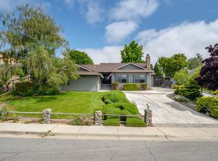 201 Blossom Ct, Paso Robles, CA 93446