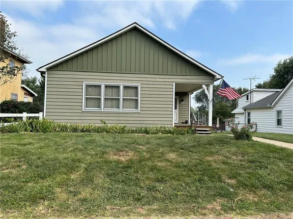 2425 Olive St, Saint Joseph, MO 64507