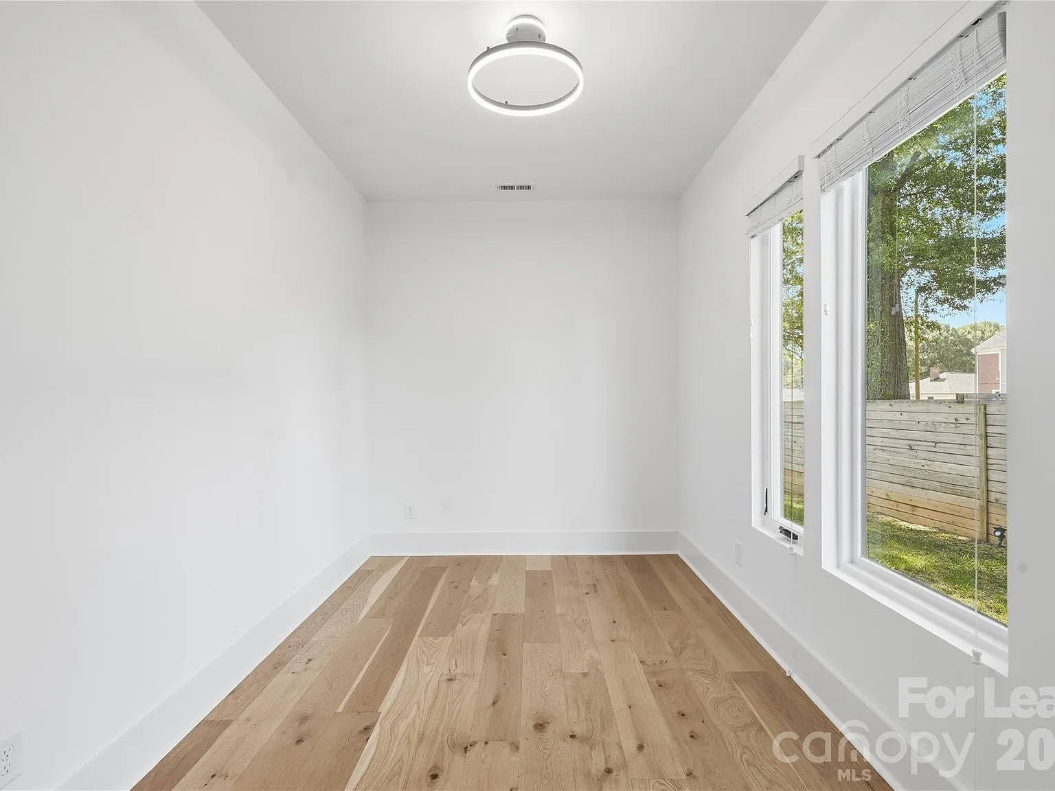 3 bed, 2.5 bath, 2764 sqft, $3,700 — Photo 2