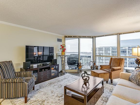 5th image of 1660 N Prospect Ave Unit 2207