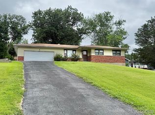 7127 Becker Rd, Saint Louis, MO 63129