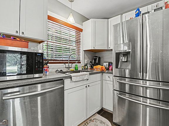 3rd image of 271 Oak Dr SE