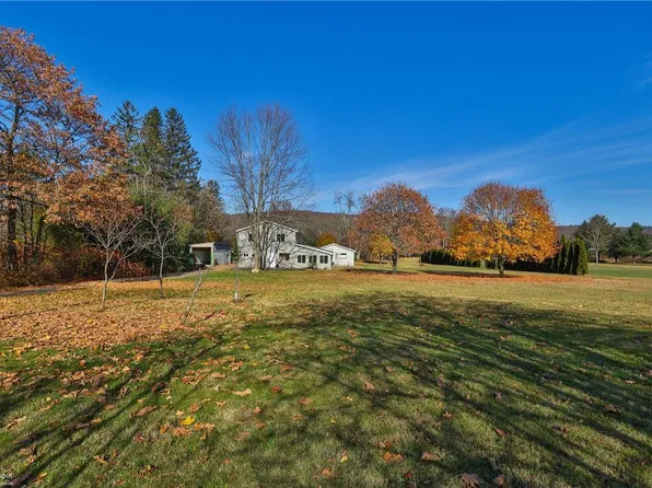 202 County Line Dr, Lehighton, PA 18235