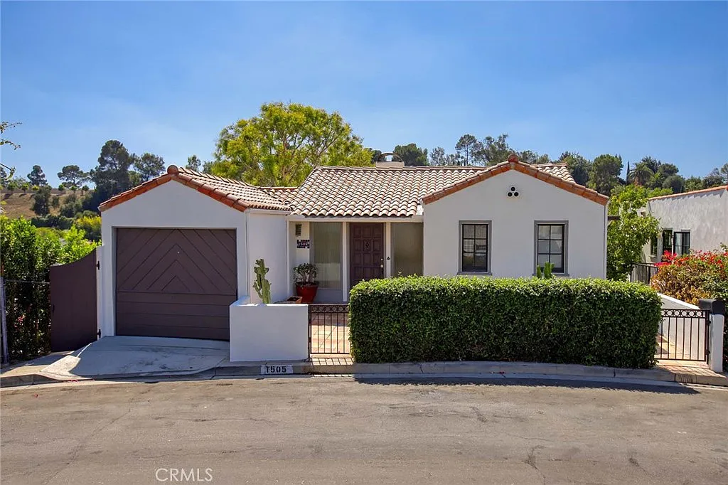 3 bed, 1811 sqft, $5,000 — Photo 3