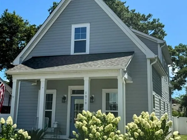 1010 N Caswell Avenue, Southport, NC 28461