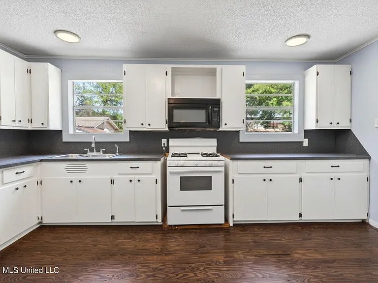 612 N Wright Ave — Photo 16