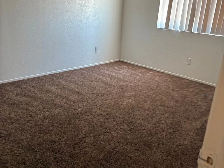 Raintree Garden Apartments — Photo 13