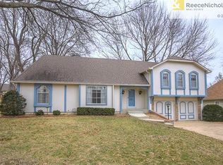 9800 W 105th Ter, Overland Park, KS 66212